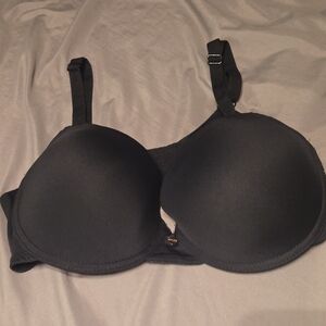 Juicy Couture black Bra, size 40C.